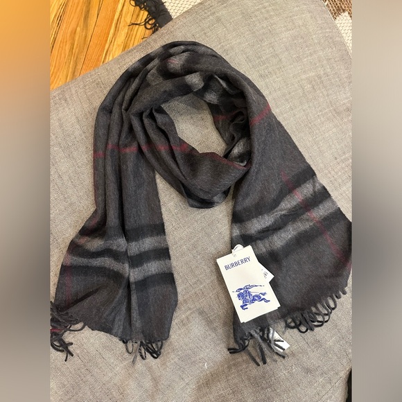 NWT Burberry Giant Check Scarf Charcoal - Picture 5 of 7